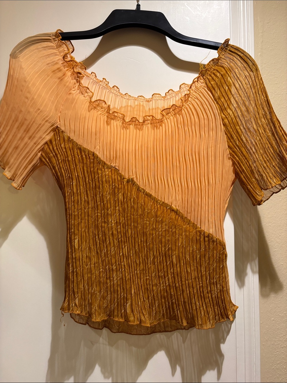 Source Unknown Two-Tone Pleated Ruffle Neck Short Sleeve Top - Peach & Mustard
